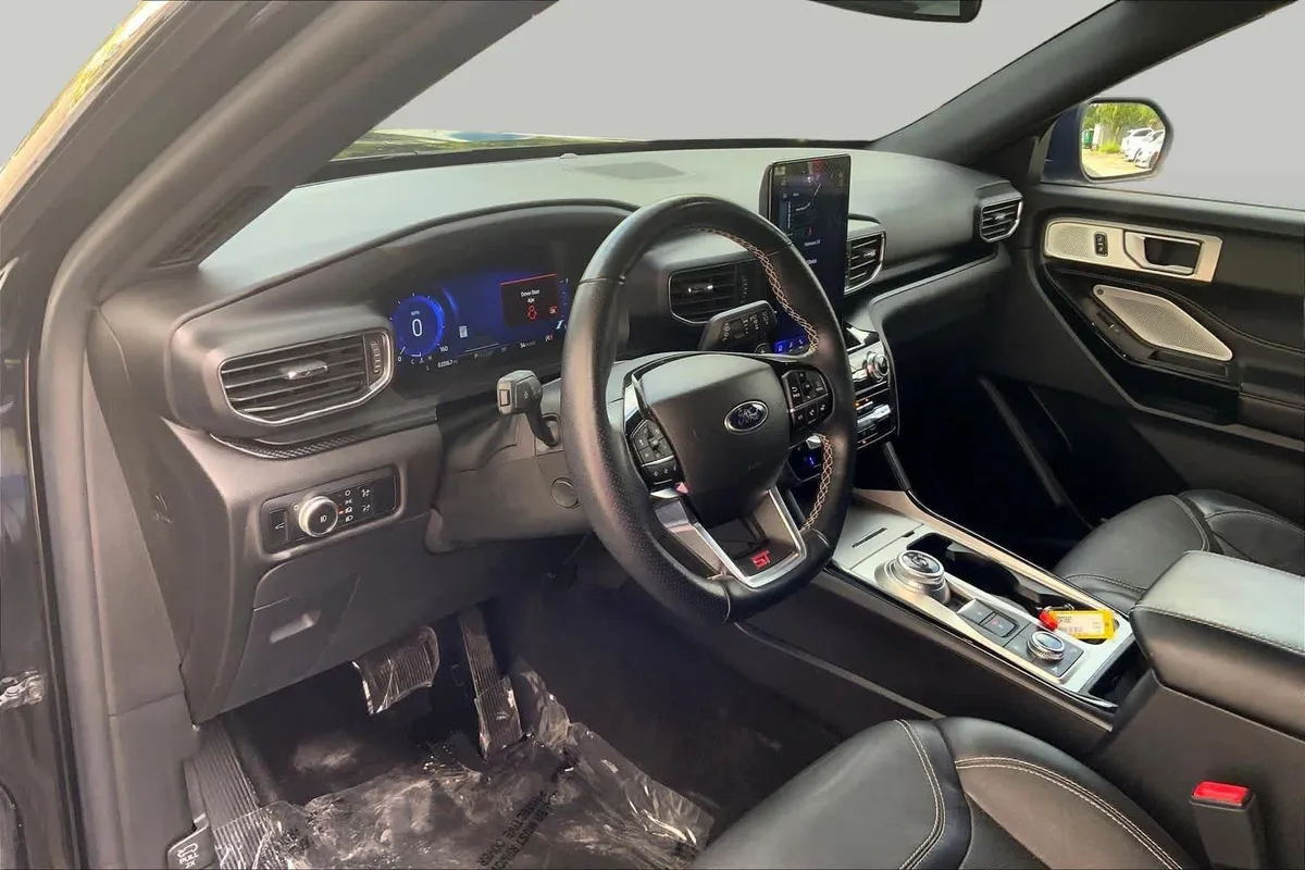 2023 Ford Explorer ST thumbnail 18