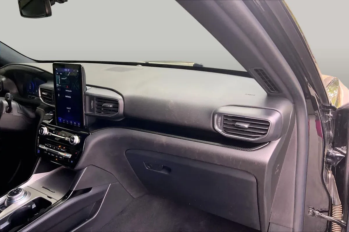 2023 Ford Explorer ST thumbnail 19