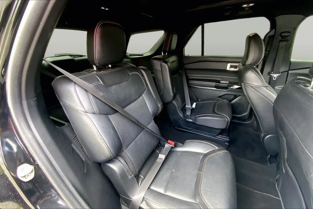 2023 Ford Explorer ST thumbnail 20