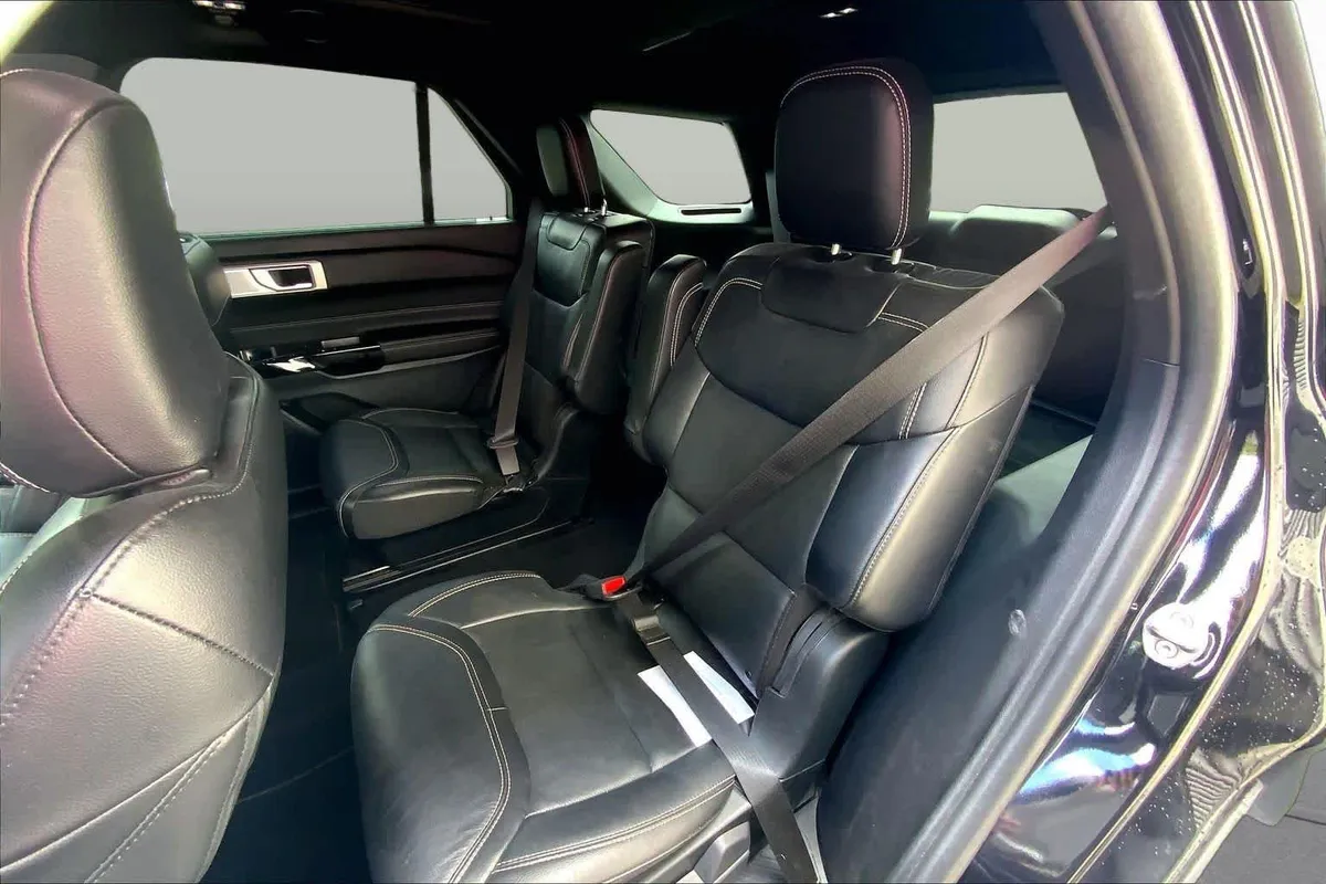 2023 Ford Explorer ST thumbnail 21