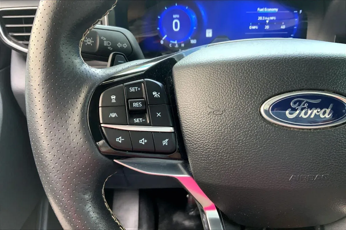 2023 Ford Explorer ST thumbnail 24