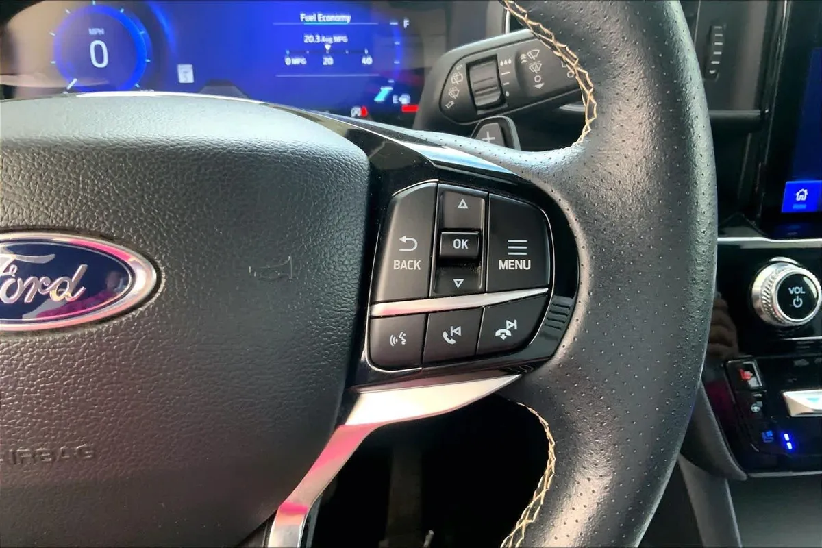 2023 Ford Explorer ST thumbnail 25
