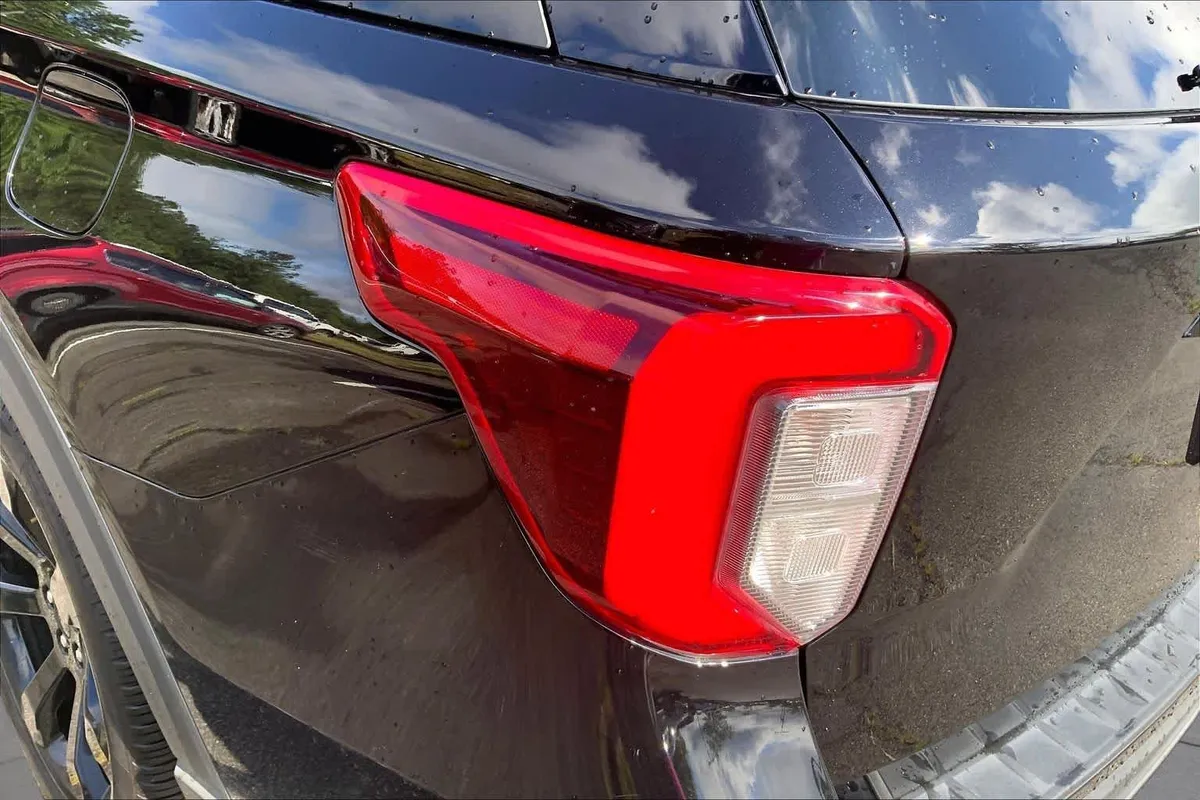 2023 Ford Explorer ST thumbnail 28
