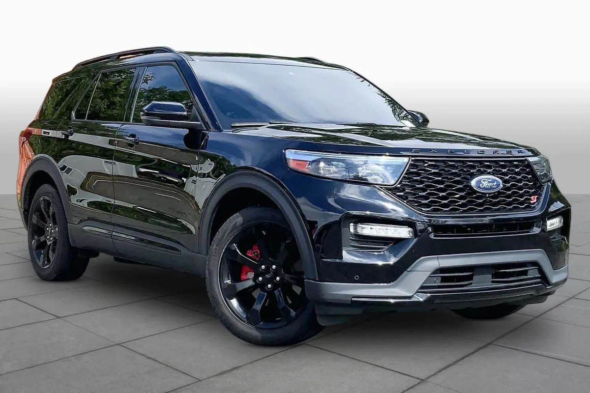 2023 Ford Explorer ST thumbnail 3