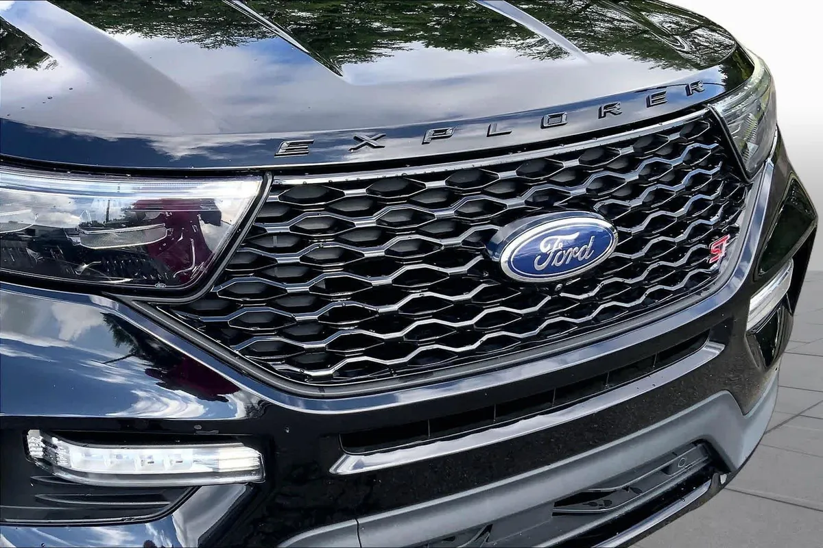 2023 Ford Explorer ST thumbnail 30