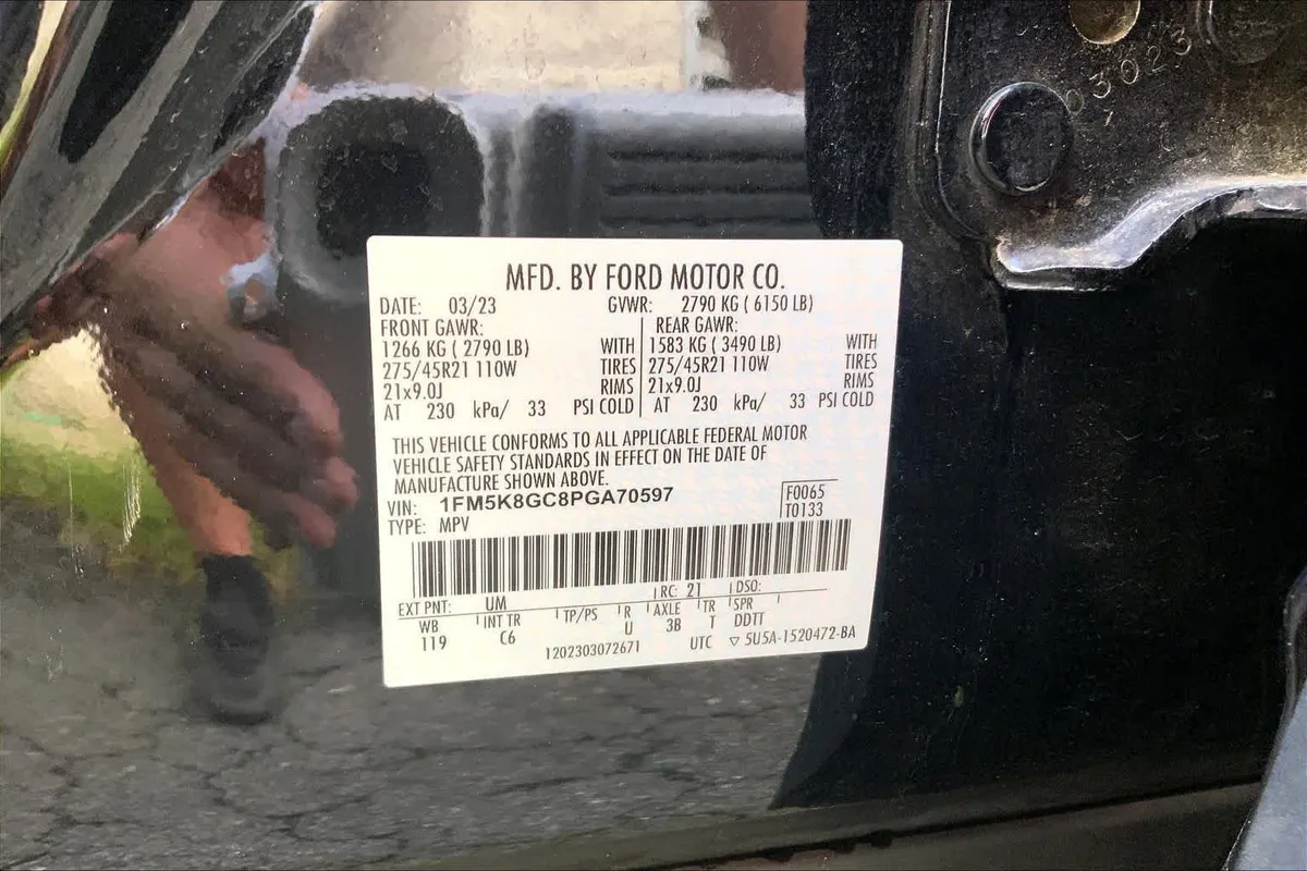 2023 Ford Explorer ST thumbnail 32