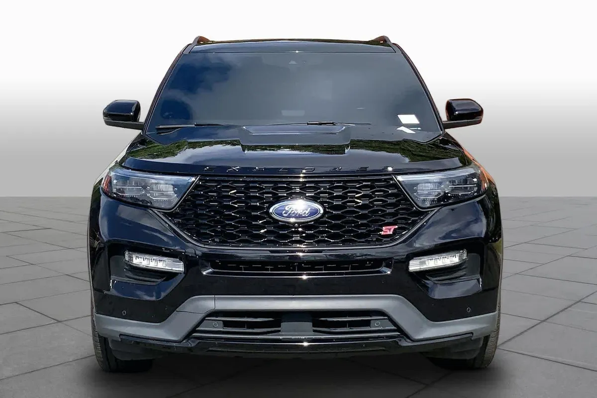 2023 Ford Explorer ST thumbnail 4