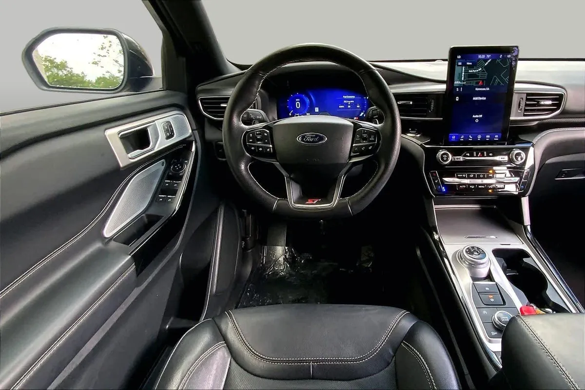 2023 Ford Explorer ST thumbnail 6