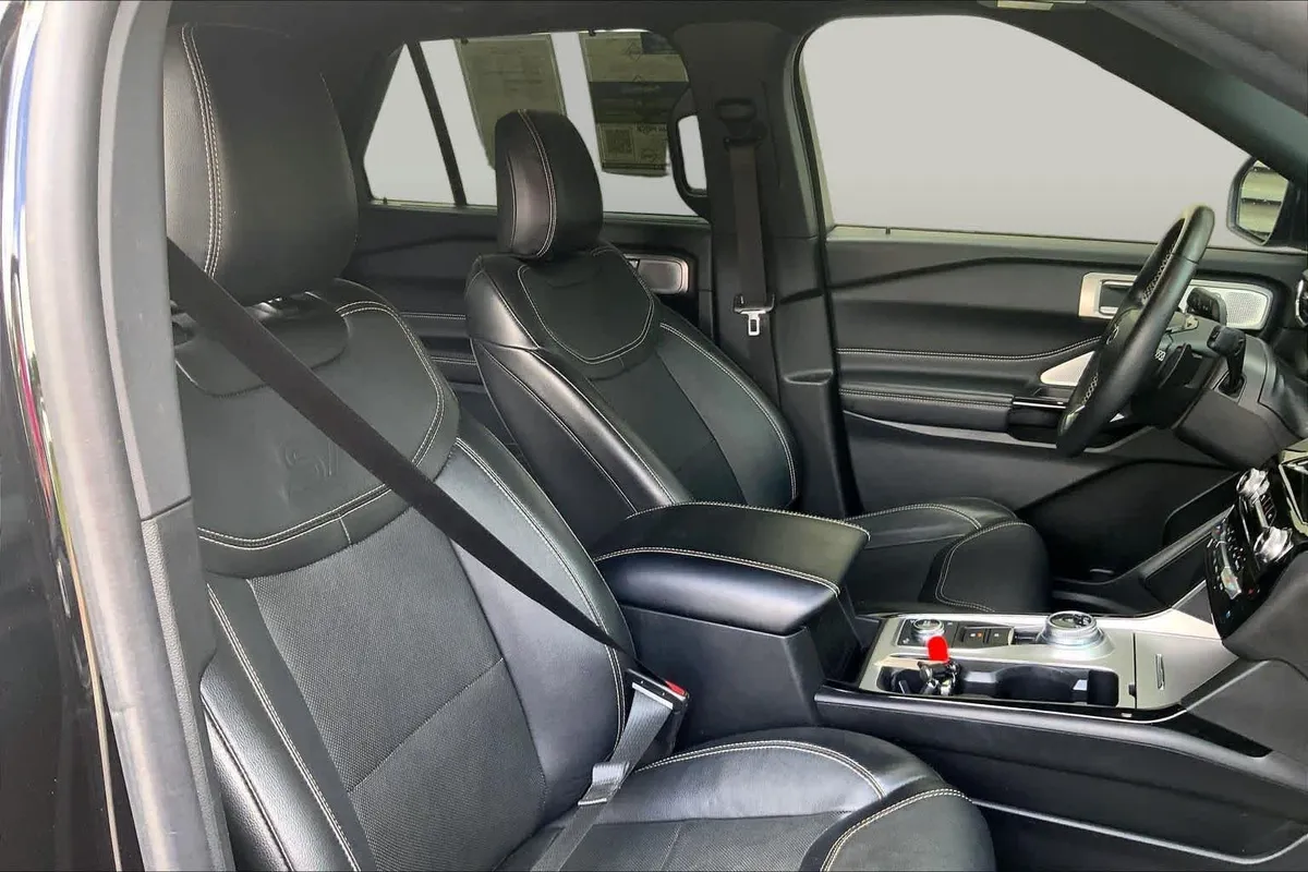 2023 Ford Explorer ST thumbnail 9