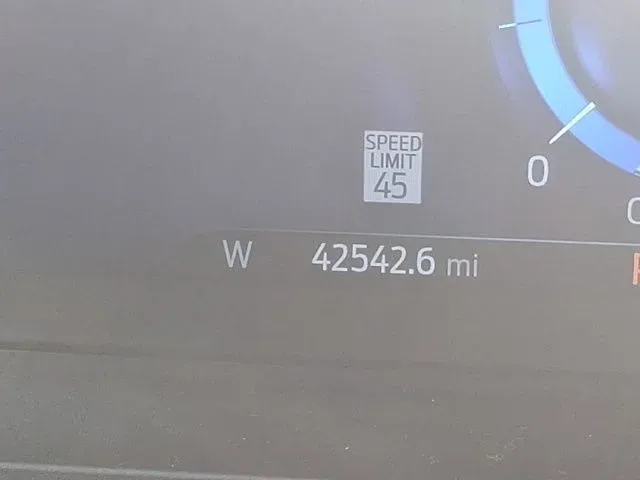 2023 Ford Explorer ST thumbnail 16