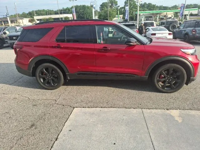 2023 Ford Explorer ST thumbnail 4