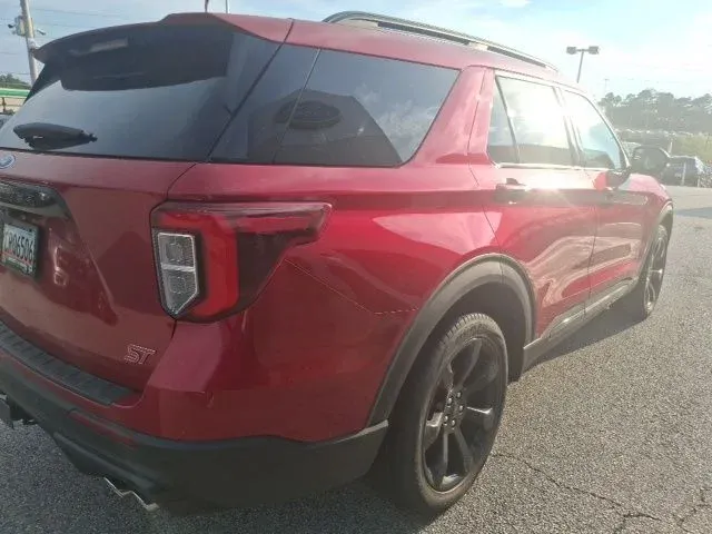 2023 Ford Explorer ST thumbnail 5