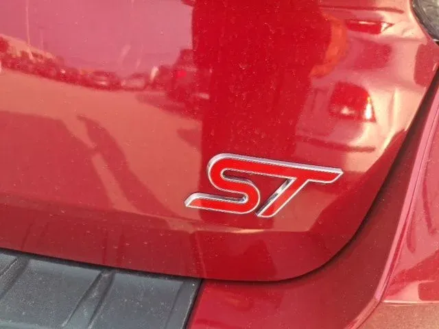 2023 Ford Explorer ST thumbnail 6