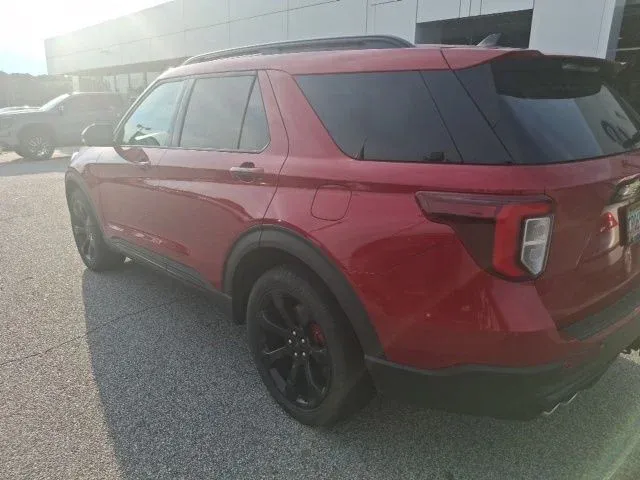 2023 Ford Explorer ST thumbnail 7