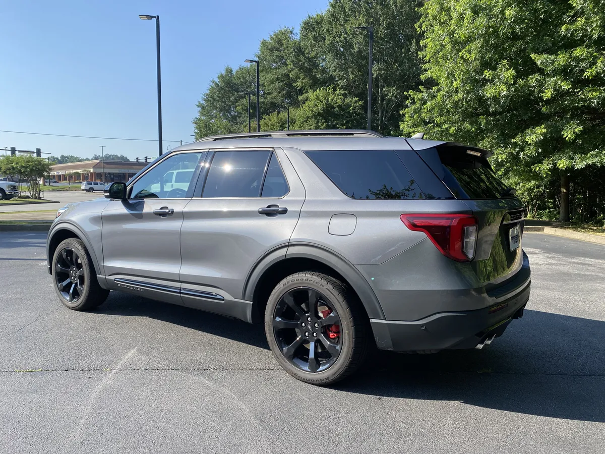 2023 Ford Explorer ST thumbnail 4