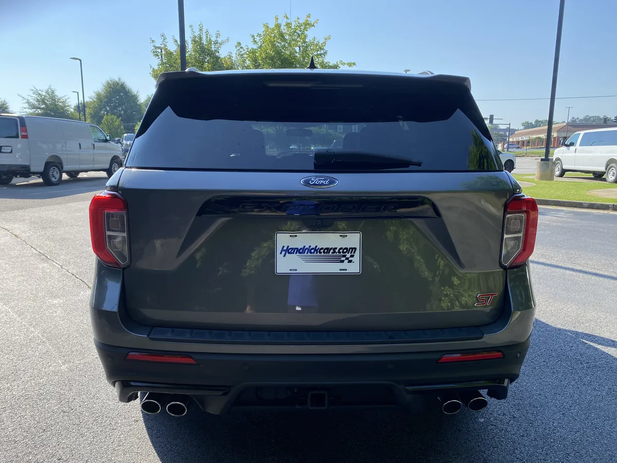 2023 Ford Explorer ST thumbnail 5