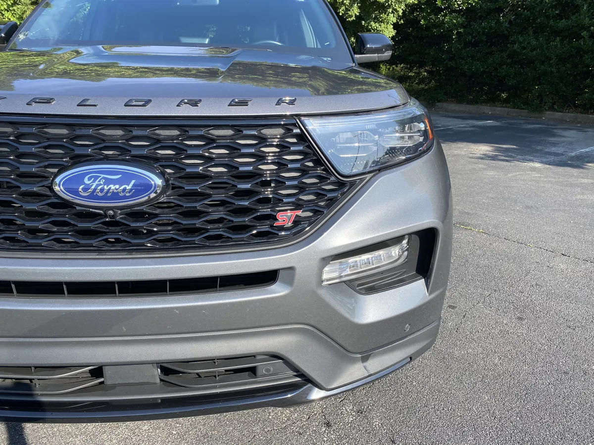 2023 Ford Explorer ST thumbnail 8