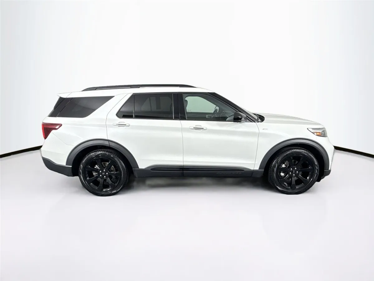 2023 Ford Explorer ST-Line thumbnail 10