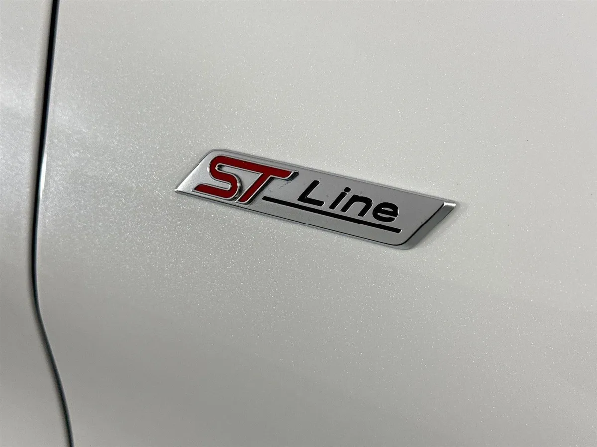 2023 Ford Explorer ST-Line thumbnail 14
