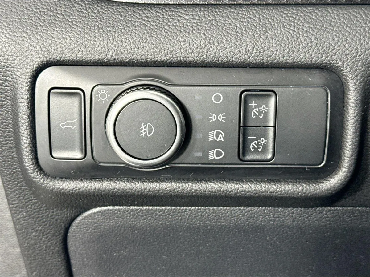 2023 Ford Explorer ST-Line thumbnail 15