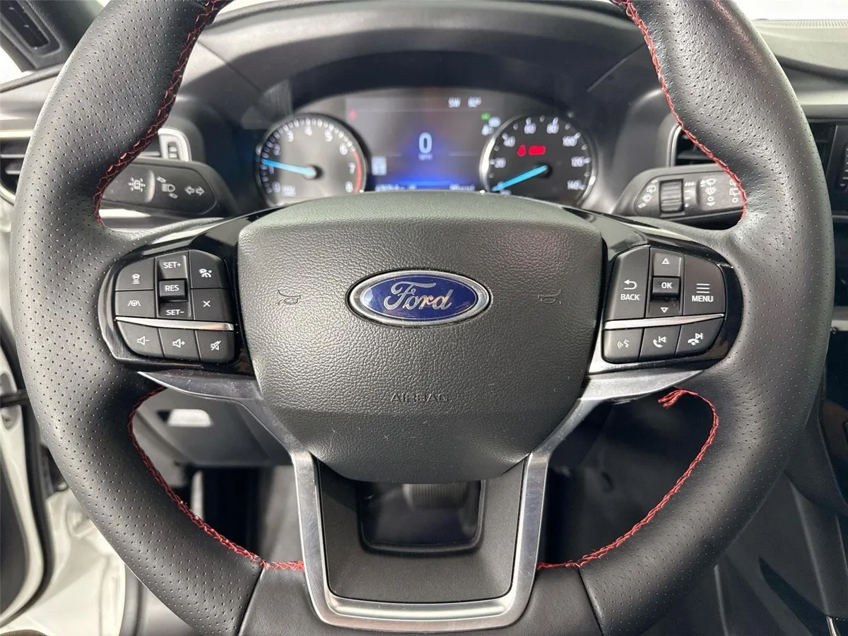 2023 Ford Explorer ST-Line thumbnail 16