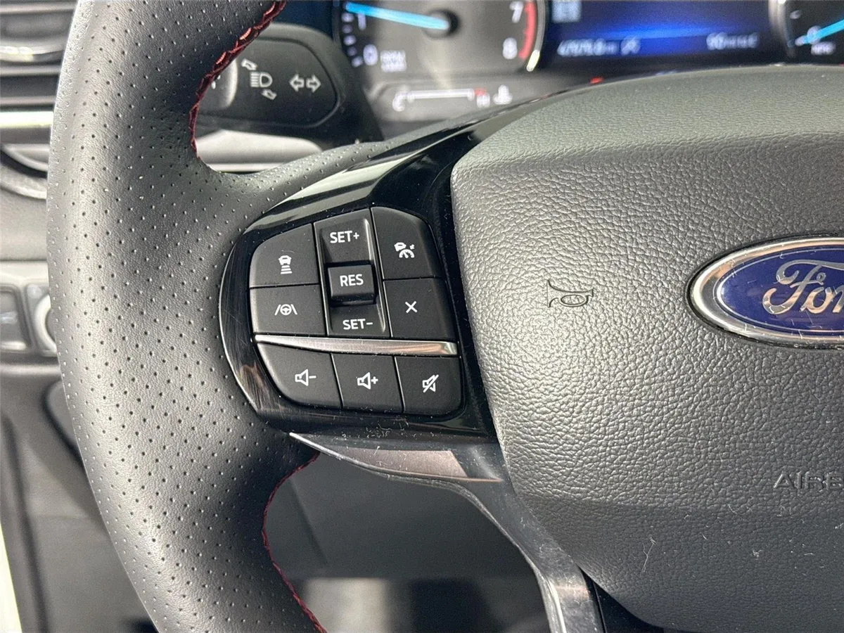 2023 Ford Explorer ST-Line thumbnail 17