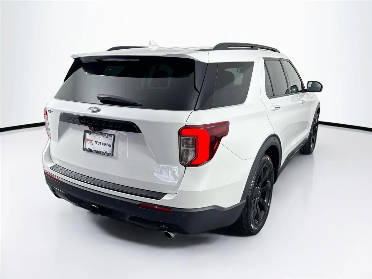 2023 Ford Explorer ST-Line thumbnail 2