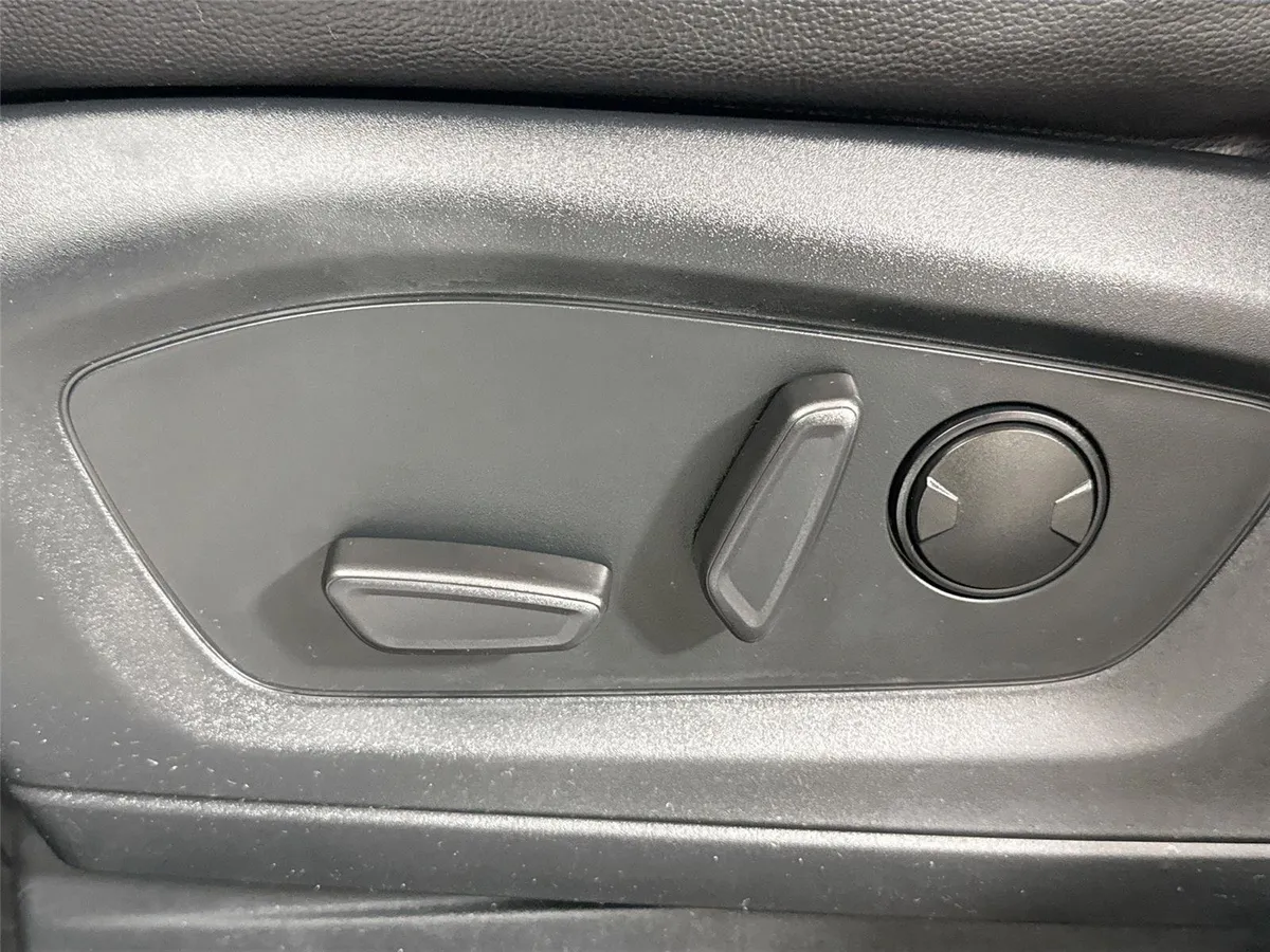 2023 Ford Explorer ST-Line thumbnail 27