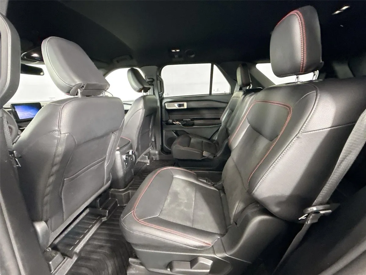 2023 Ford Explorer ST-Line thumbnail 28
