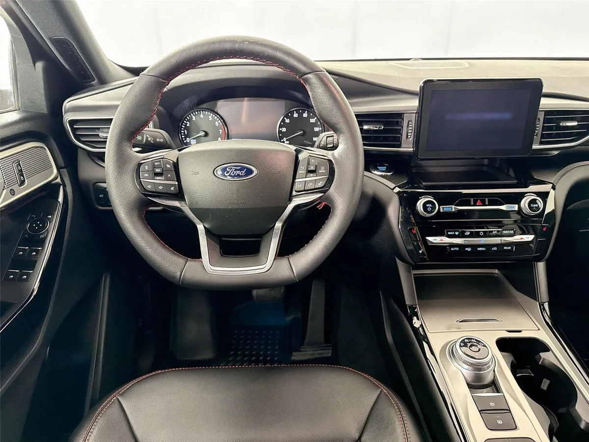 2023 Ford Explorer ST-Line thumbnail 29