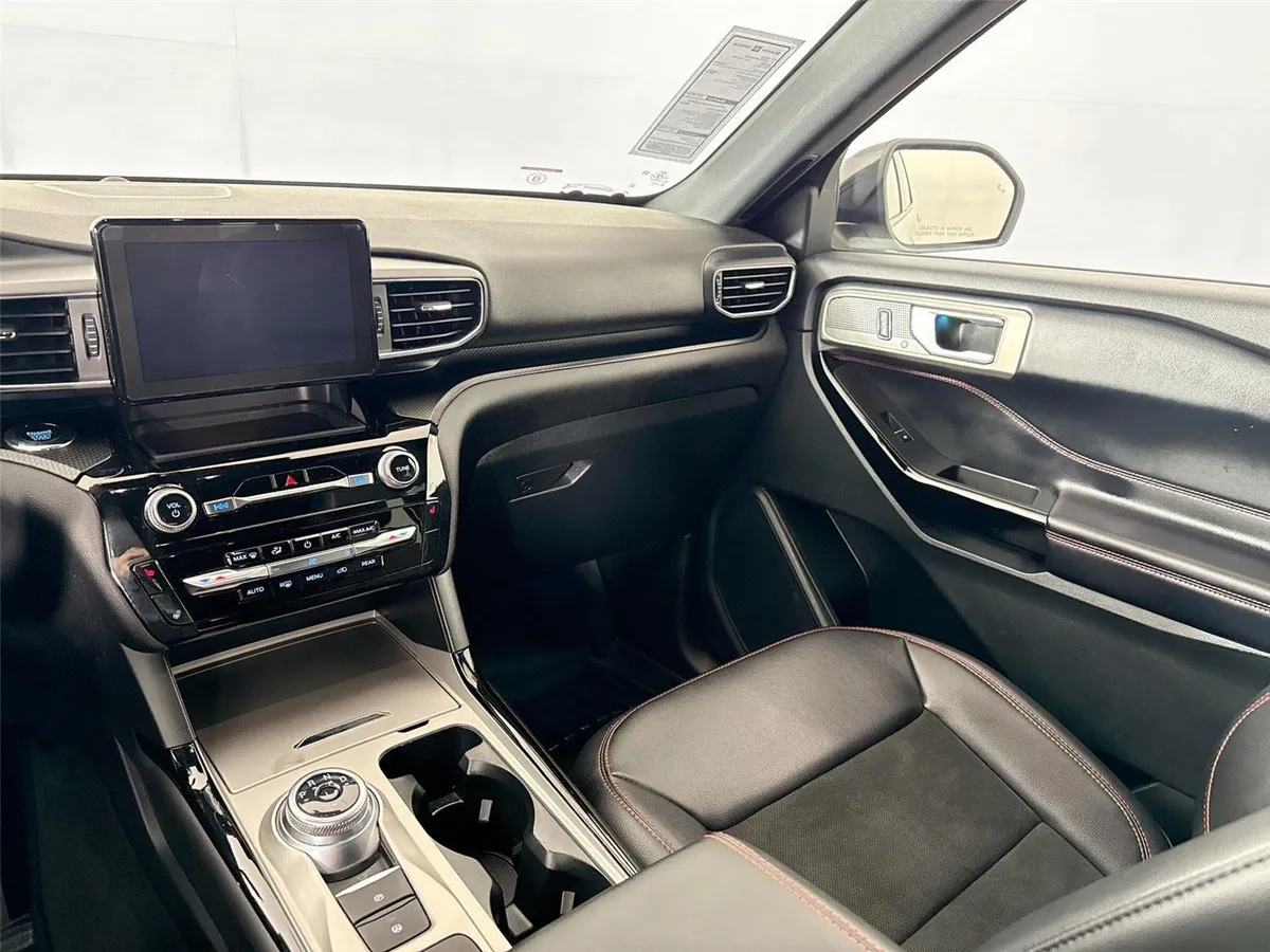 2023 Ford Explorer ST-Line thumbnail 30