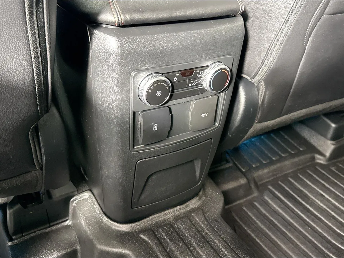 2023 Ford Explorer ST-Line thumbnail 33