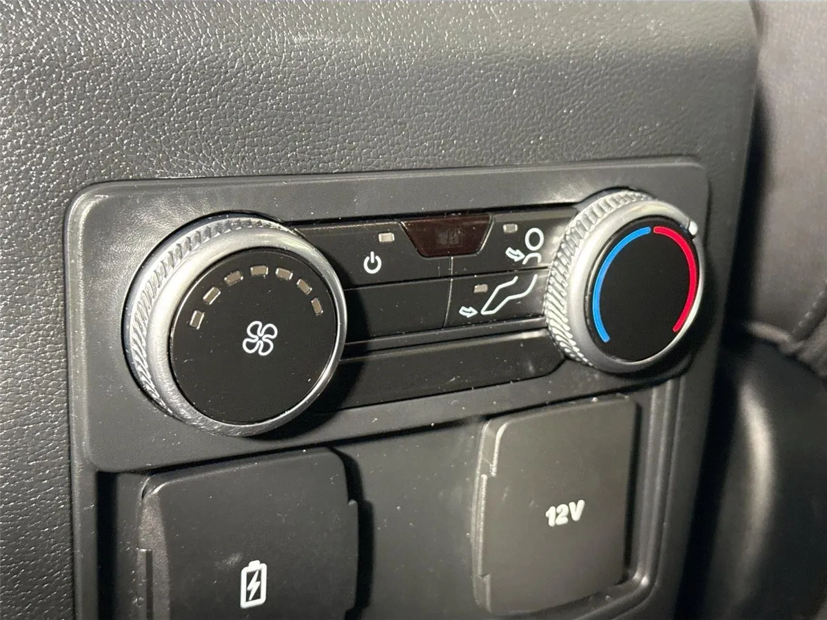 2023 Ford Explorer ST-Line thumbnail 34