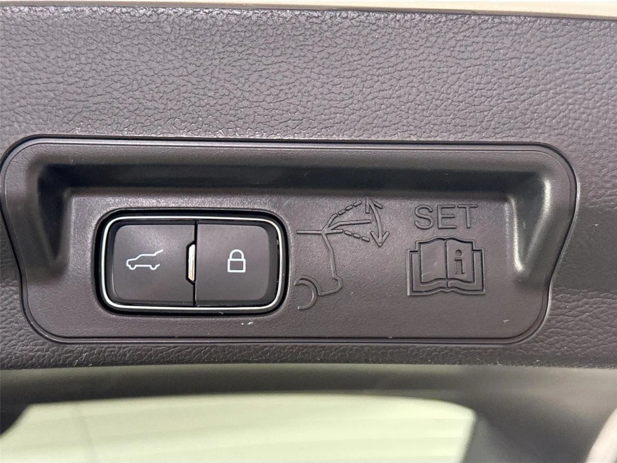 2023 Ford Explorer ST-Line thumbnail 38