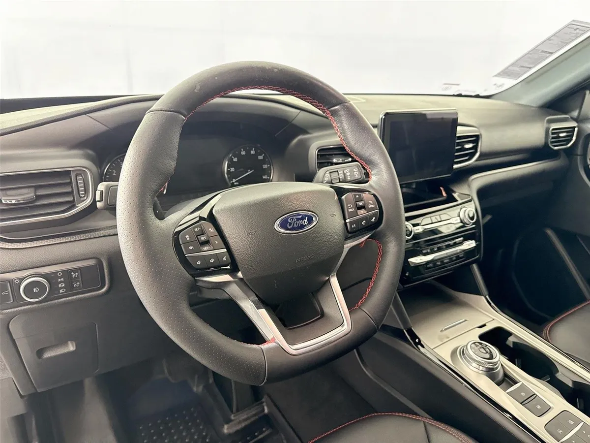 2023 Ford Explorer ST-Line thumbnail 4