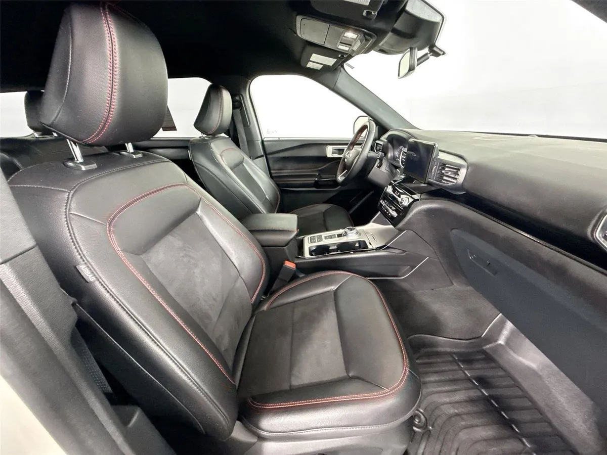 2023 Ford Explorer ST-Line thumbnail 41
