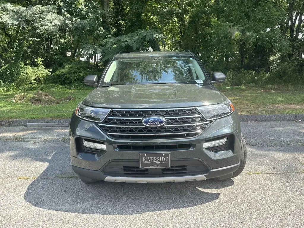 2023 Ford Explorer XLT thumbnail 2