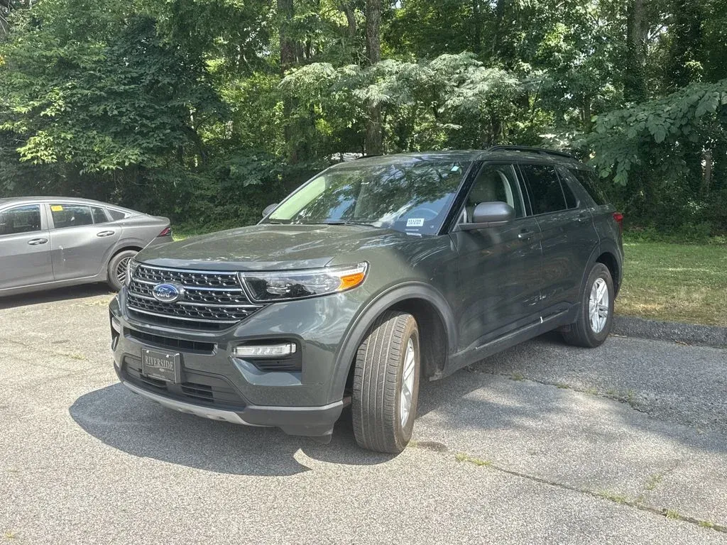 2023 Ford Explorer XLT thumbnail 3