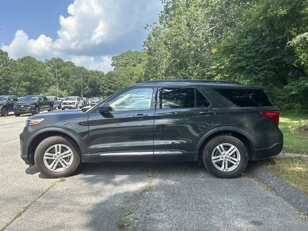 2023 Ford Explorer XLT thumbnail 4
