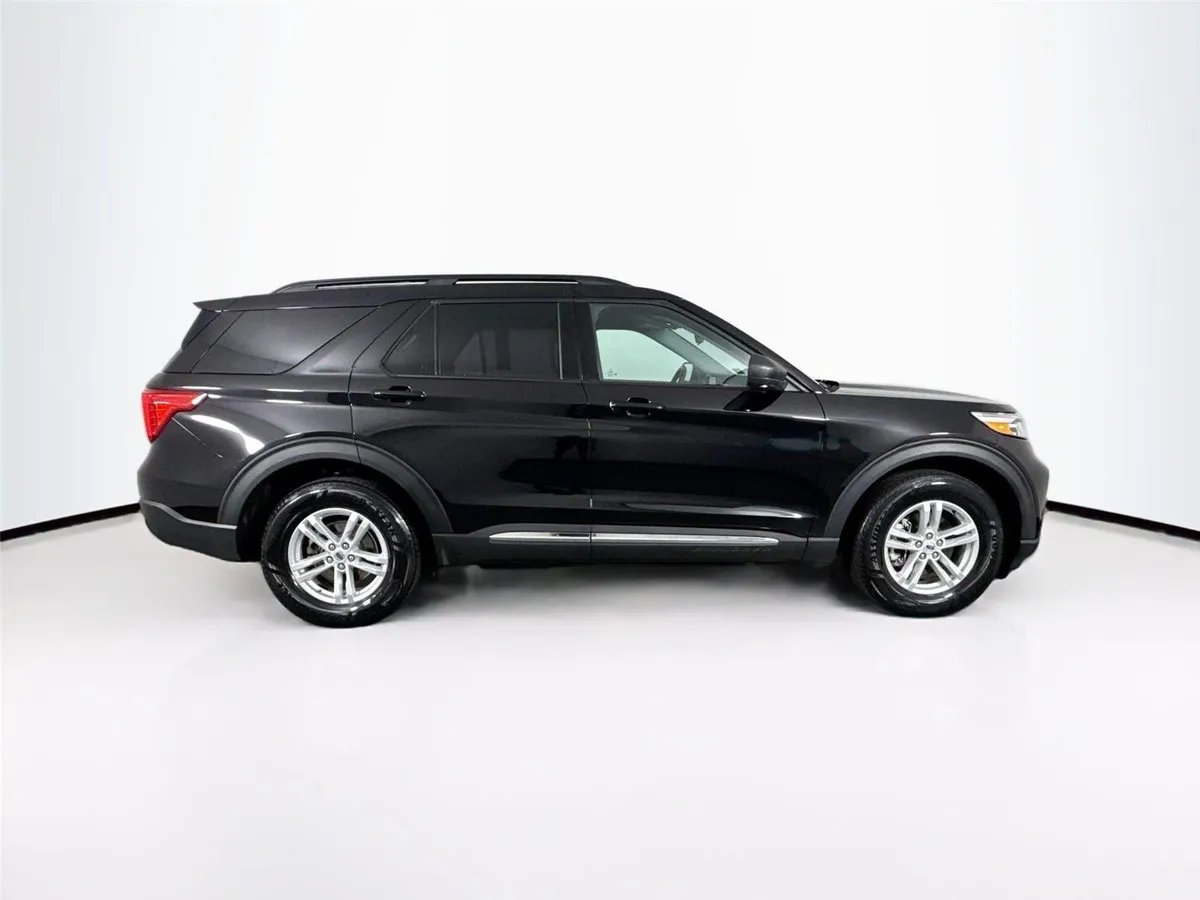 2023 Ford Explorer XLT thumbnail 10
