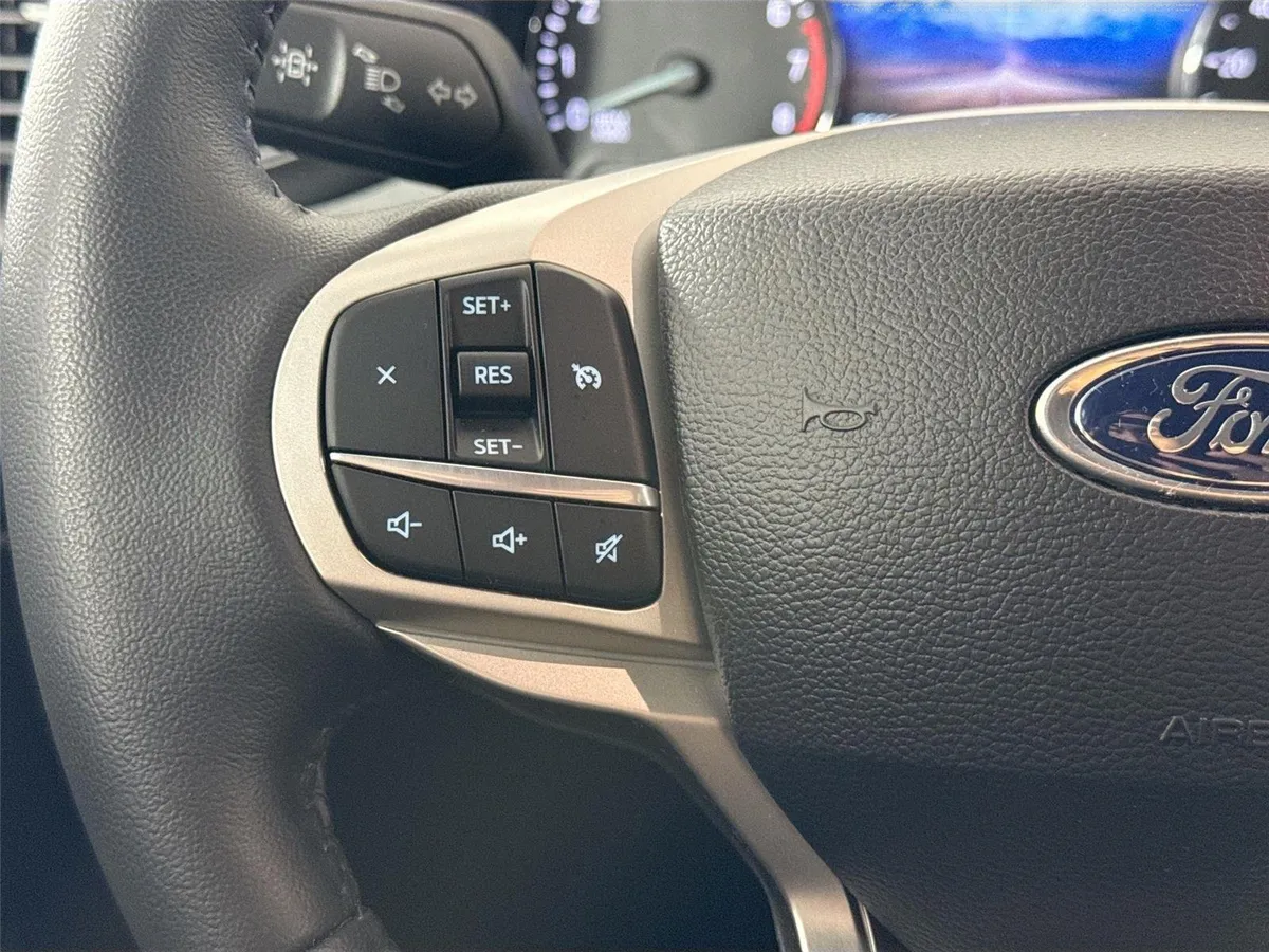 2023 Ford Explorer XLT thumbnail 17