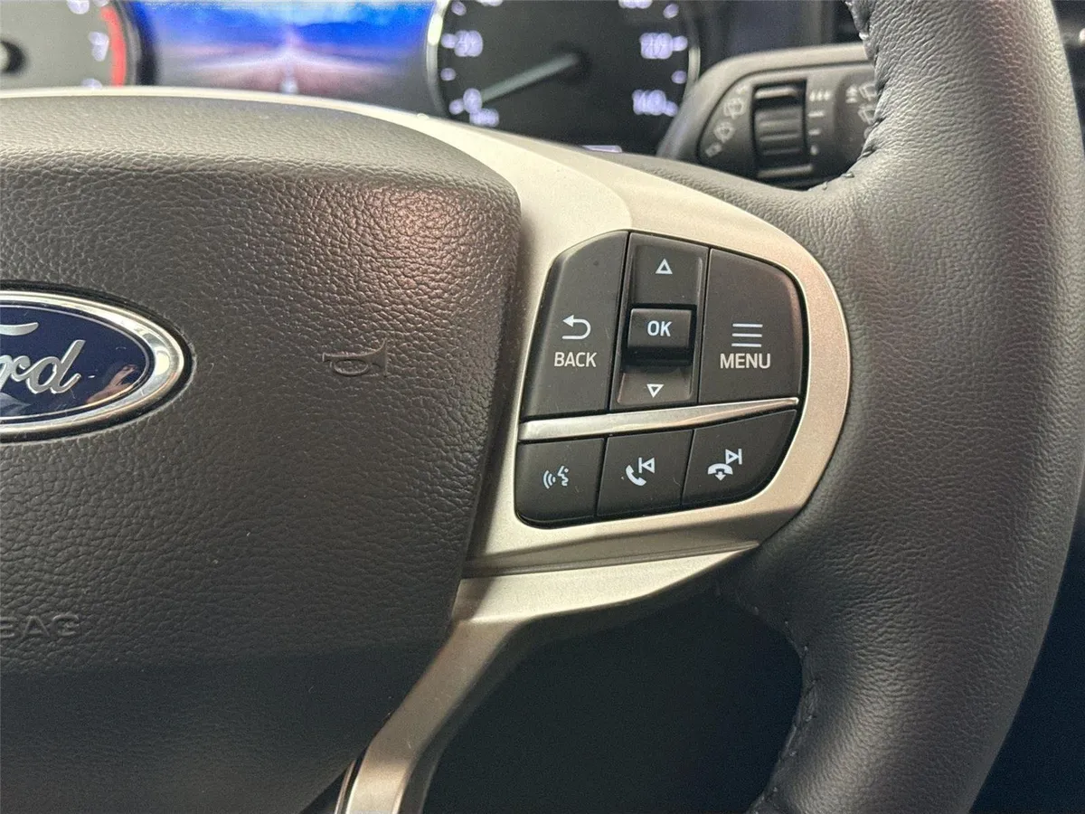 2023 Ford Explorer XLT thumbnail 18