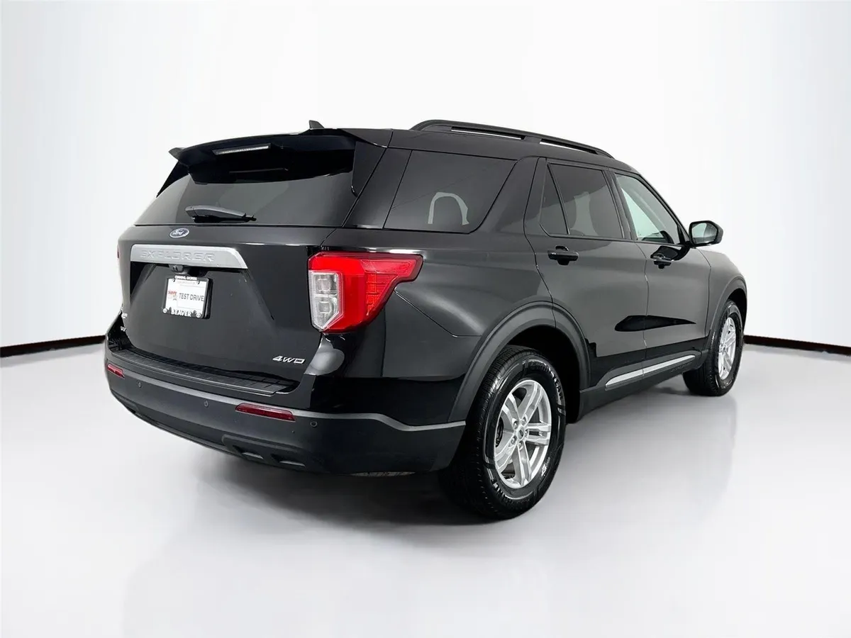 2023 Ford Explorer XLT thumbnail 2