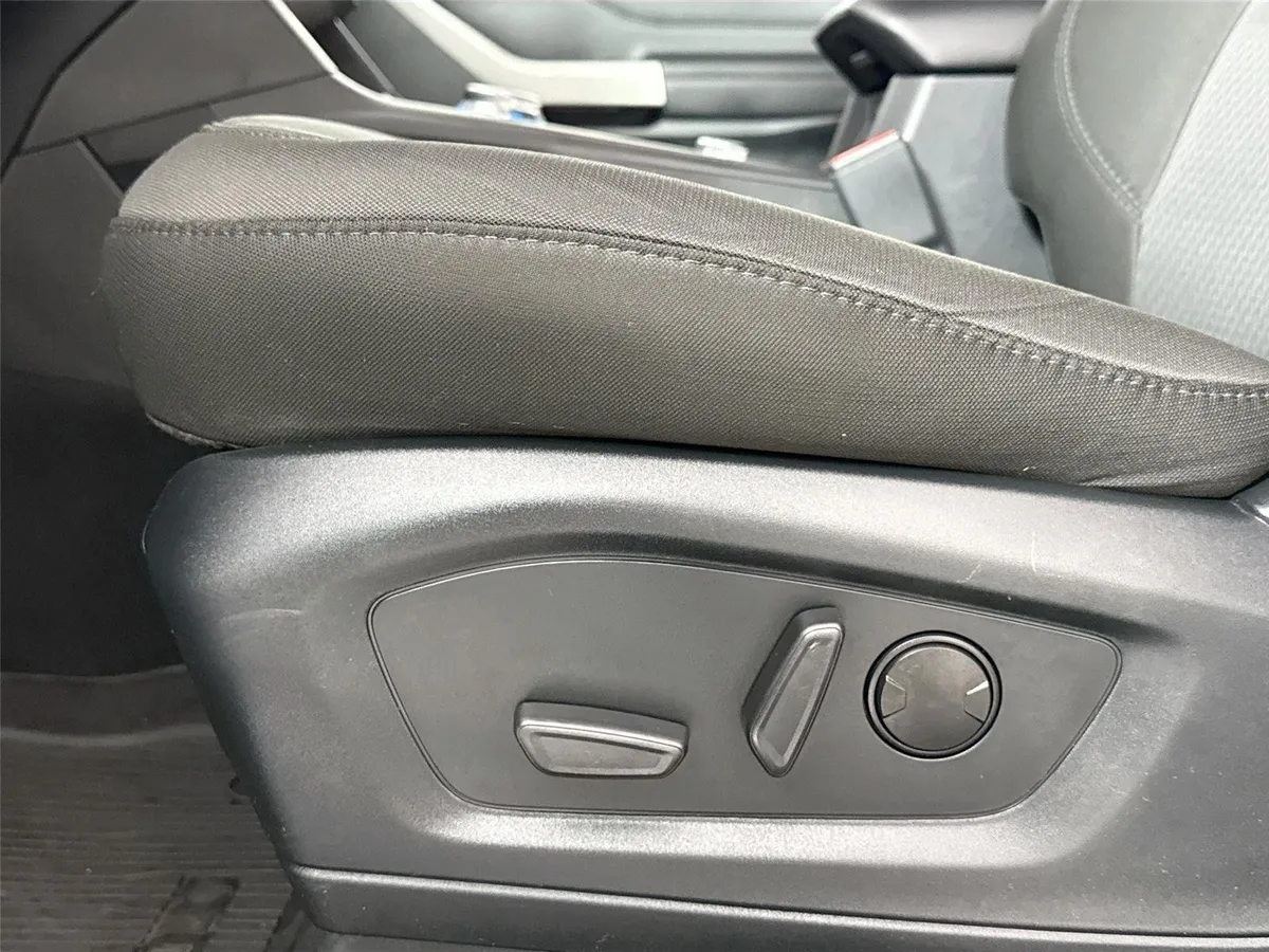2023 Ford Explorer XLT thumbnail 27