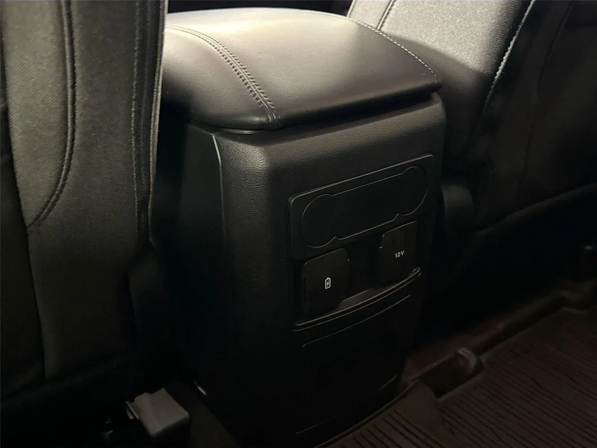 2023 Ford Explorer XLT thumbnail 33