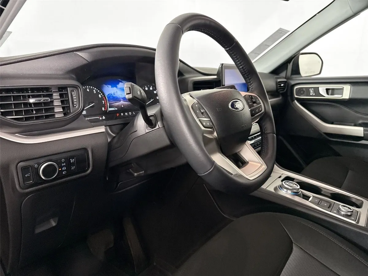 2023 Ford Explorer XLT thumbnail 4