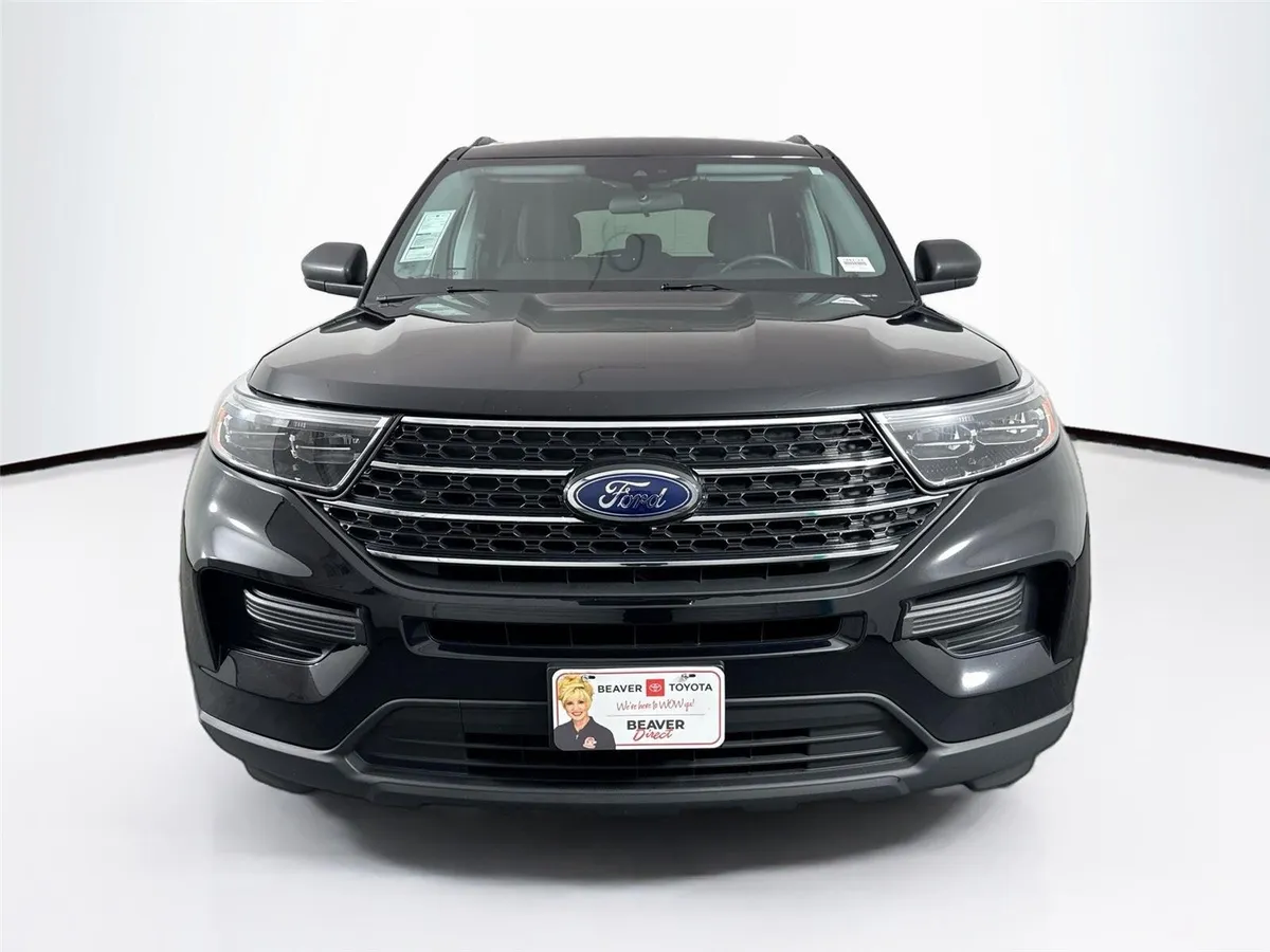 2023 Ford Explorer XLT thumbnail 8