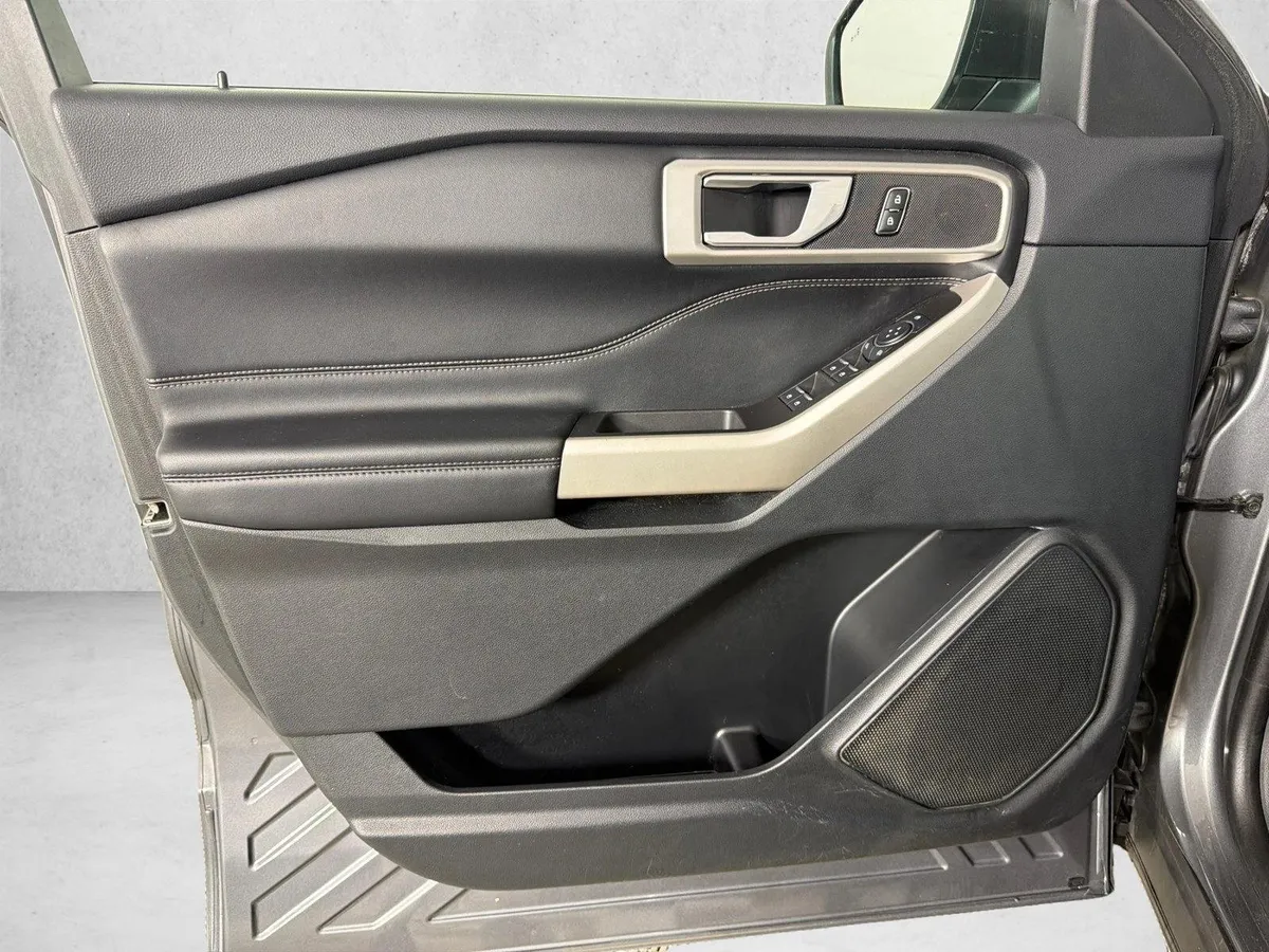 2023 Ford Explorer XLT thumbnail 10