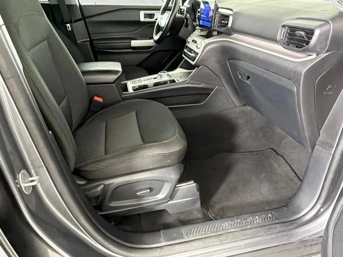 2023 Ford Explorer XLT thumbnail 13