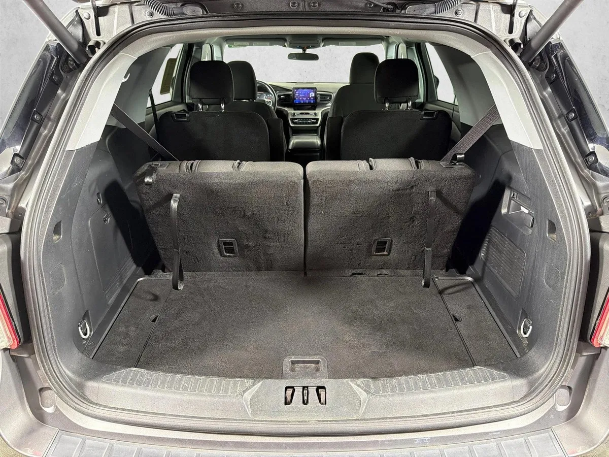 2023 Ford Explorer XLT thumbnail 18